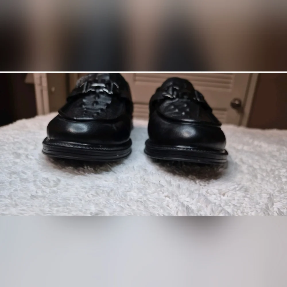 Fashion Leather Shoes with Bee Motif Sole